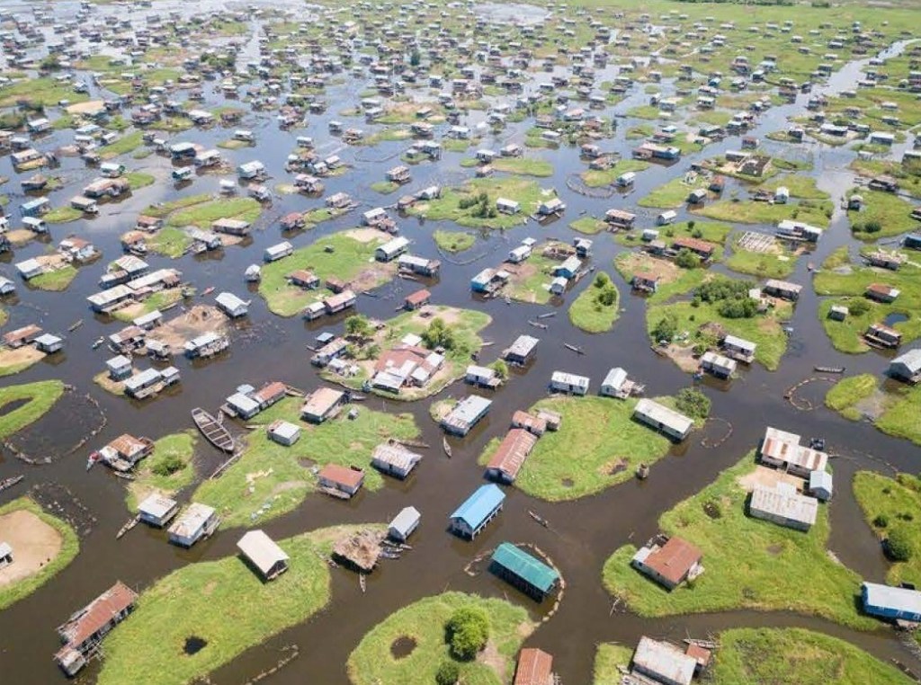 軽く建てる：季節的浸水のための建築